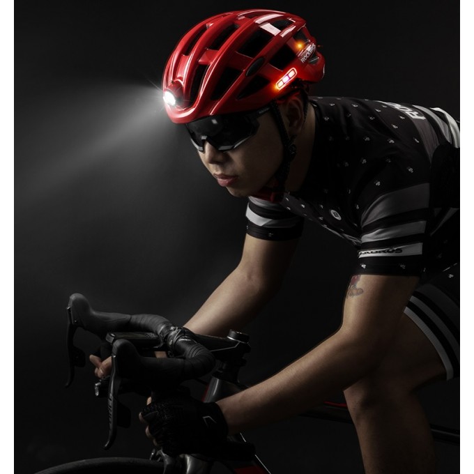 Cască AERIUM ROCKBROS Ultralight cu lanternă cu LED neagră