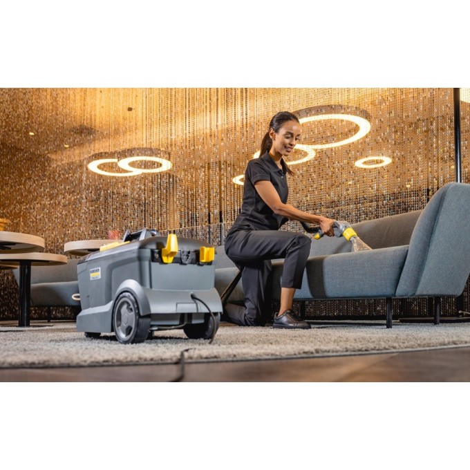 Aspirator pentru tapițerii KÄRCHER Puzzi 10/1 Aspirator pentru tapițerii KÄRCHER Puzzi 10/1