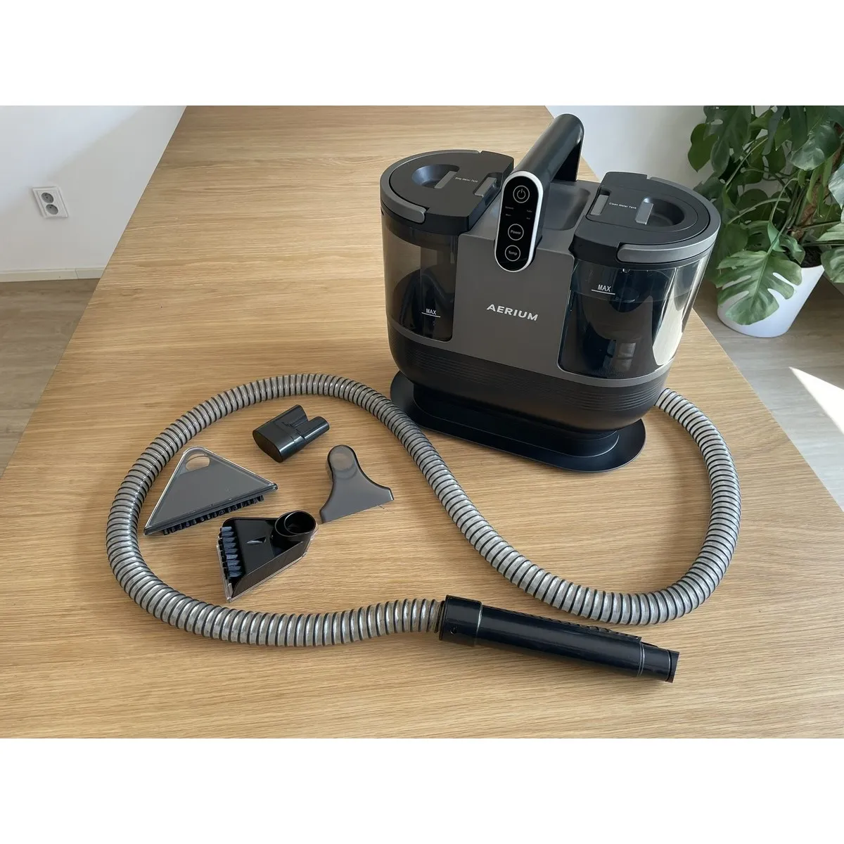 Aspirator pentru tapițerii și scaune auto AERIUM R1600 Clean Professional